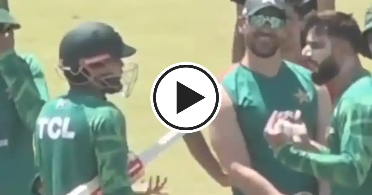 imad wasim and babar azam engage in heated argument sportstiger 1715103662230 original